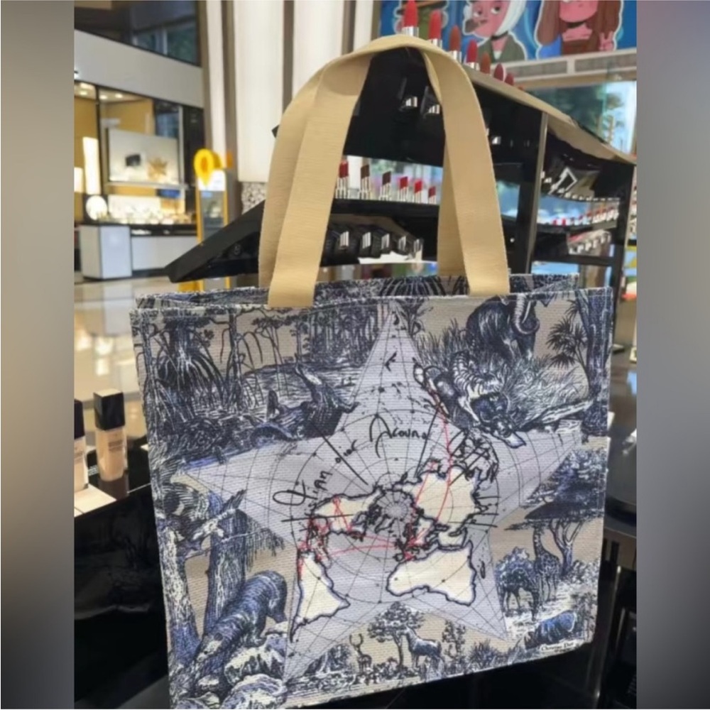 Dior Gift Around The World Tote Bag - Picture 3 of 13